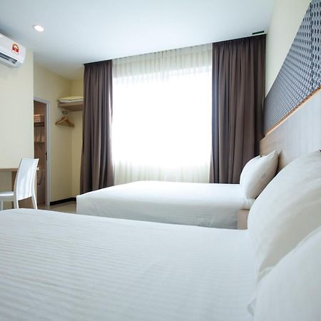 118 Hotel Macalister George Town Exterior photo