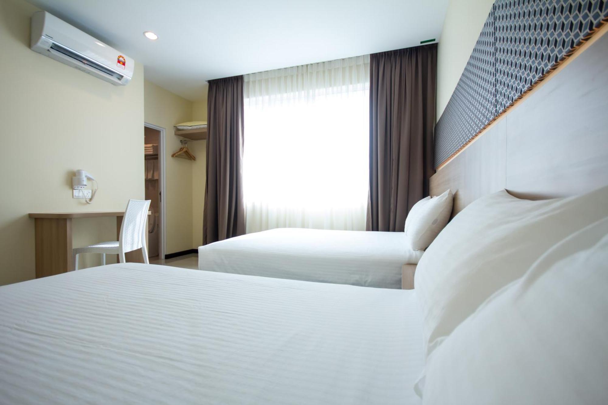118 Hotel Macalister George Town Exterior photo
